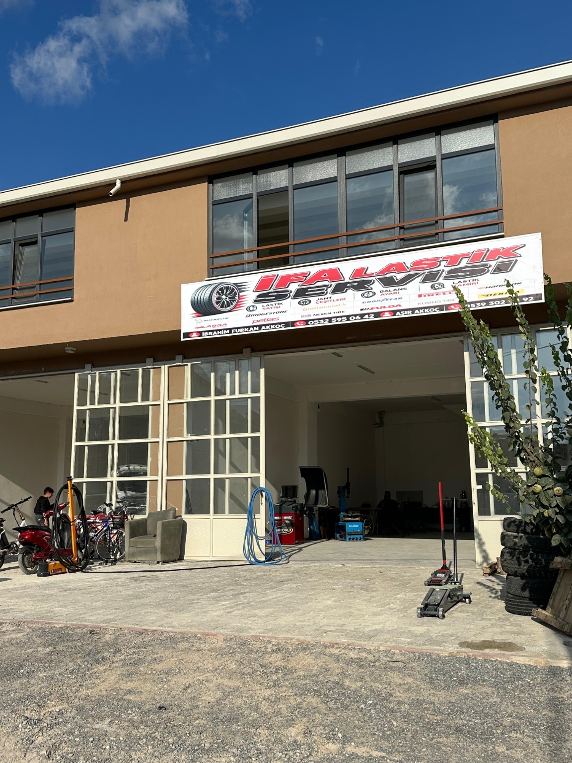Ilgın lastikçi dükkanı Yeni Sanayi Sitesi